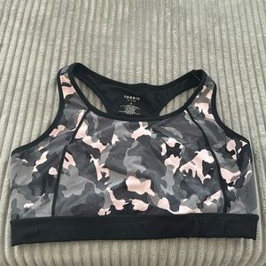 TORRID Size 2 Wireless Sports Bra Pink & Grey Camouflage